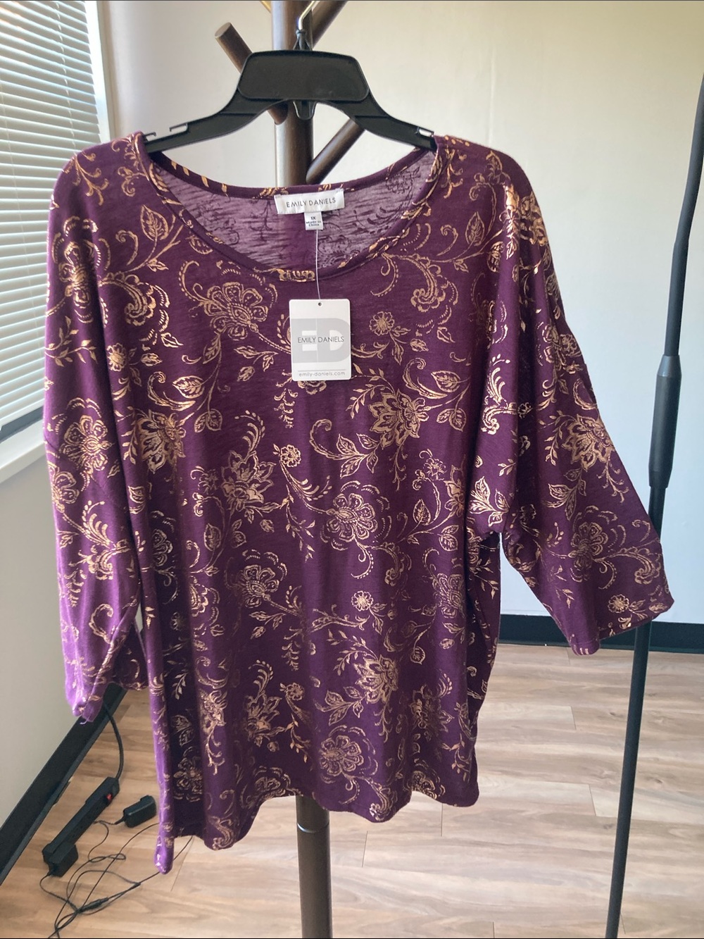 Emily Daniels scoop neck top 3 quarter sleeve  metallic floral print size 1X